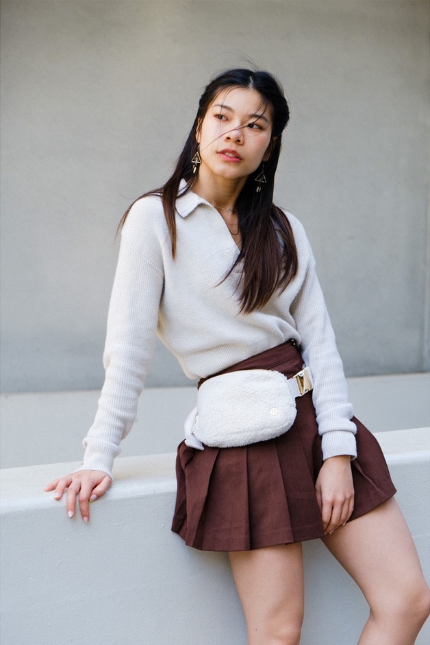 Portrait of a woman leaning on a concrete wall